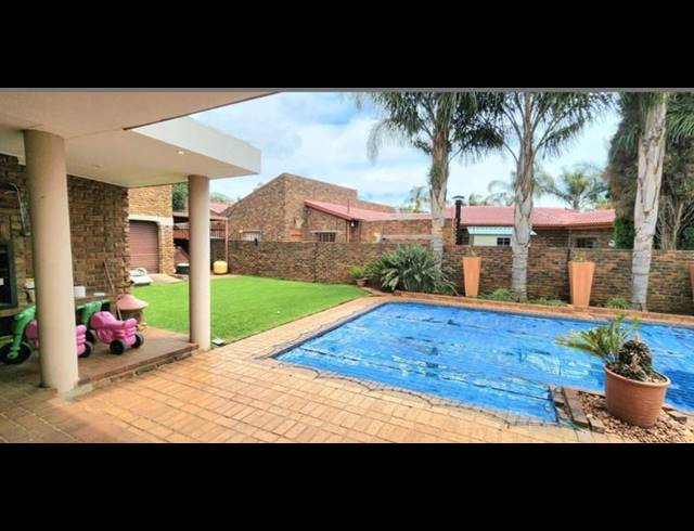 4 BEDROOM HOUSE FOR SALE IN EDLEEN